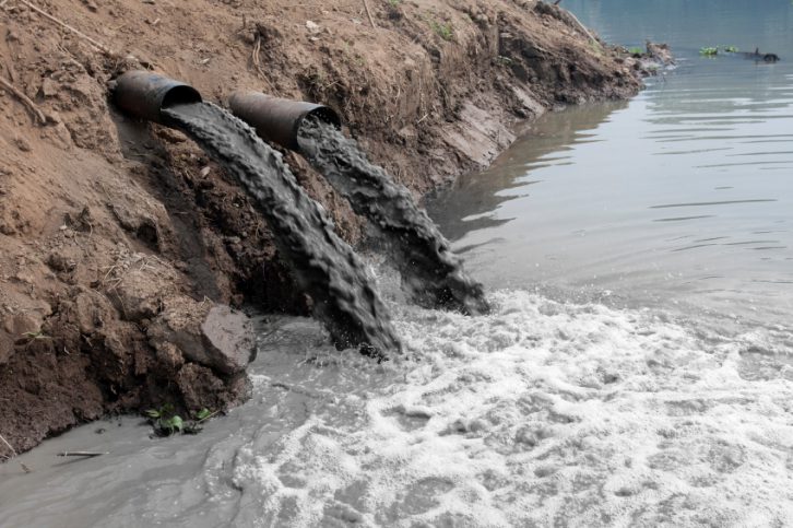 coser Chip Persona con experiencia Principales causas de la contaminación del agua | Ingredientes que Suman