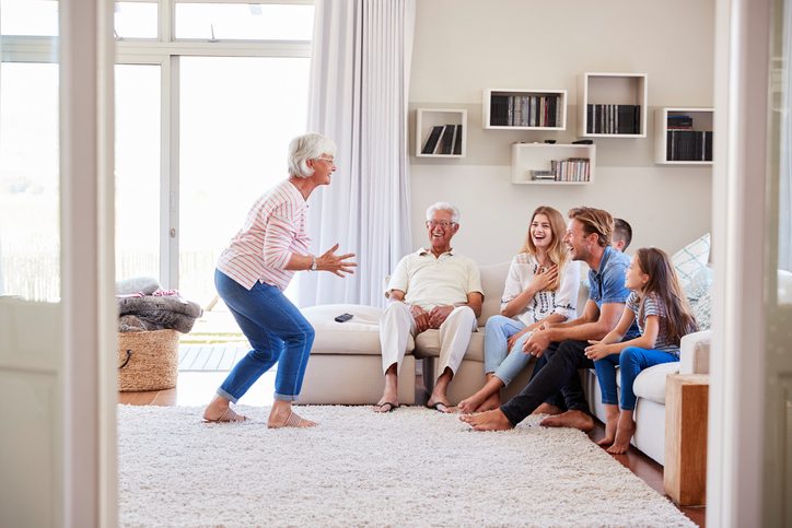 Juegos en familia online en casa de mesa